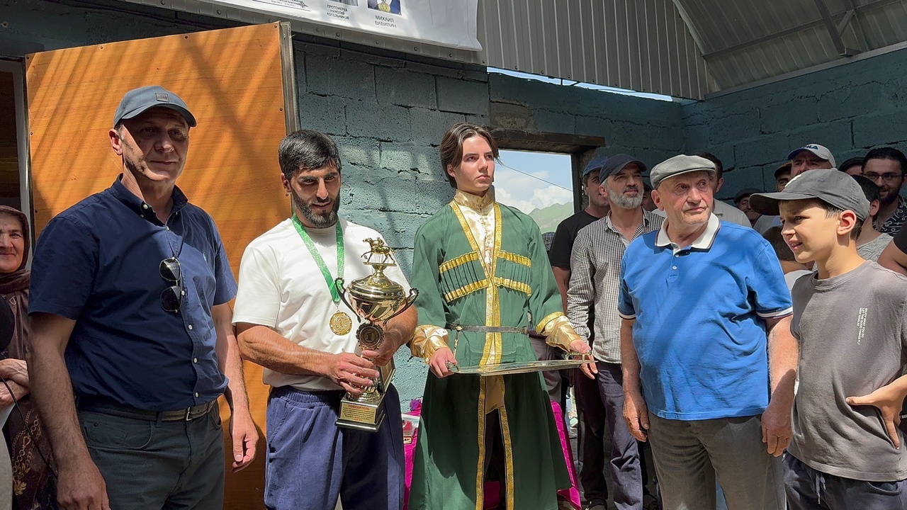 🐎 6 июля в селе Гидиб Чародинского района состоялись конные скачки памяти работников правоохранительных органов РД и гражданских лиц, погибших в результате терактов в городах Махачкала и Дербент 23 июня 2024 года..