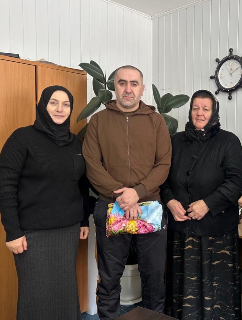 Глава поселения «сельсовет Цурибский» пригласила действующего участника СВО.