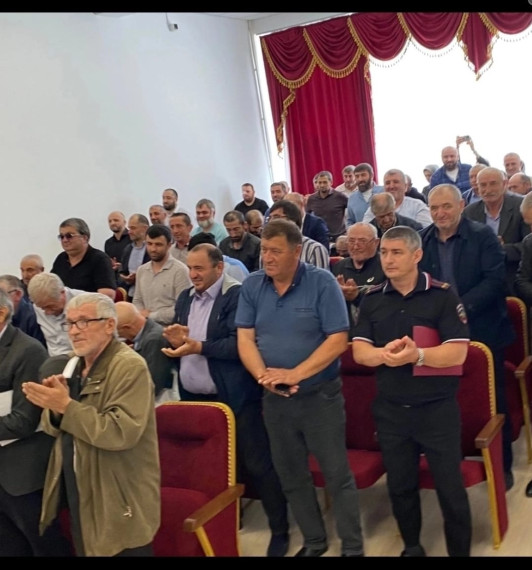 Сход граждан селения Цуриб. Сход граждан селения Цуриб.